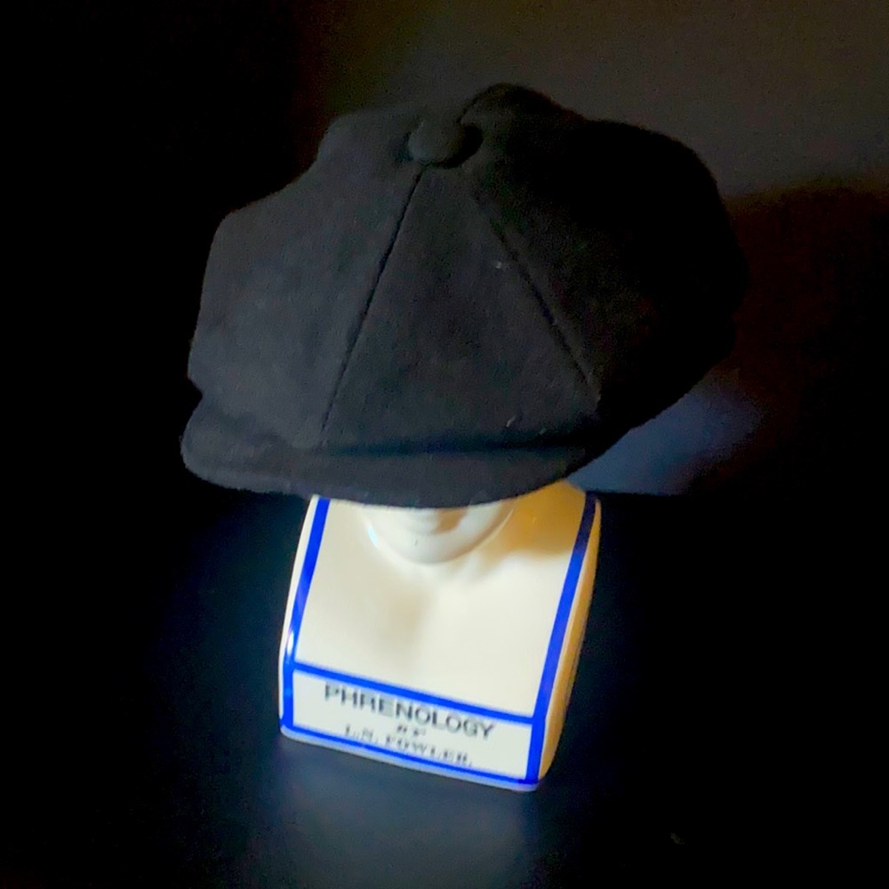 Black men’s page boy hat ASOS